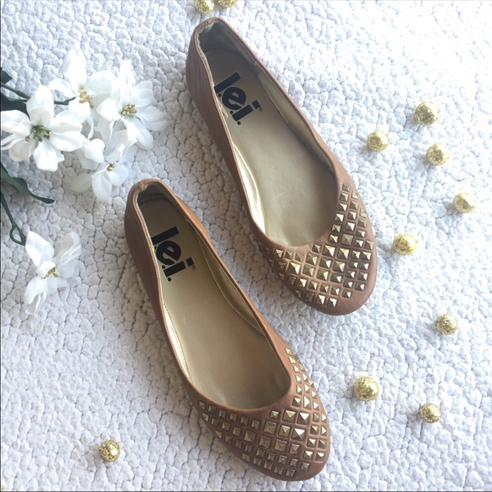 L.e.i Tan Studded Flats